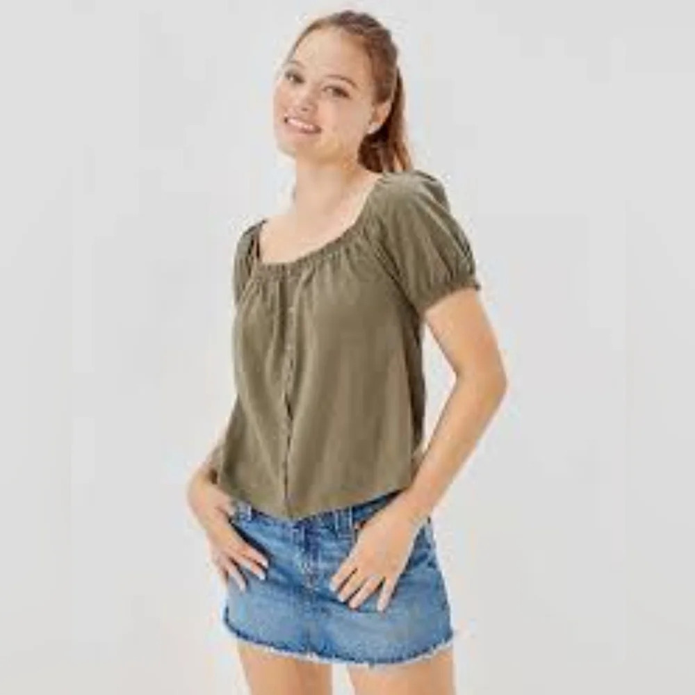 NWT American Eagle button off the shoulder top size XS Olive